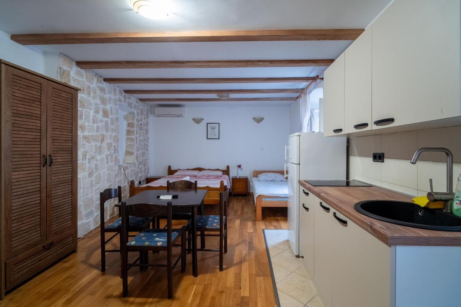 Apartments Loriana シベニク エクステリア 写真